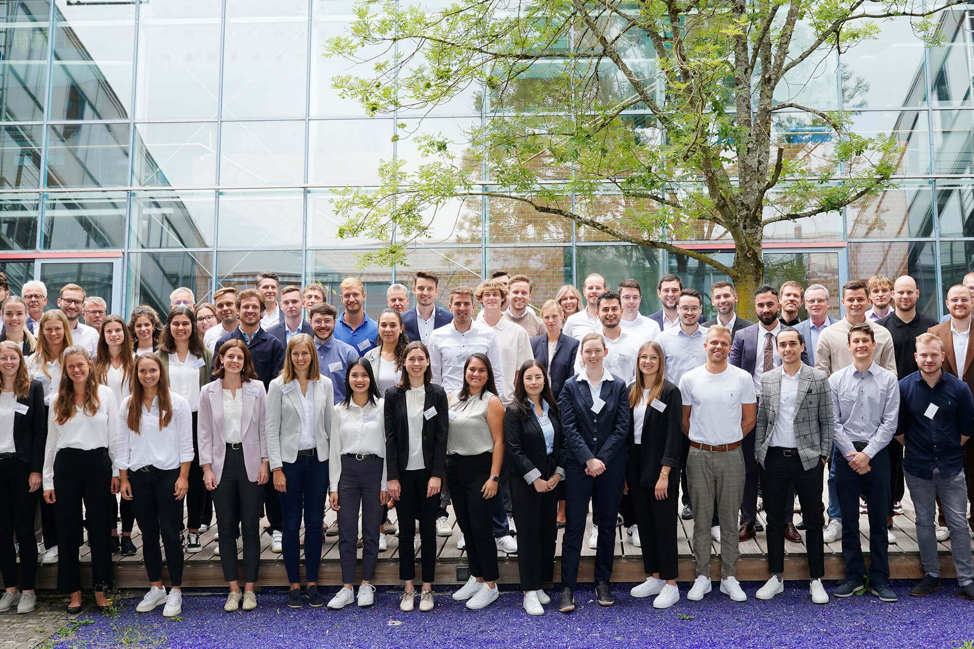 Studierende der ESB Business School beim gemeinsamen Fototermin