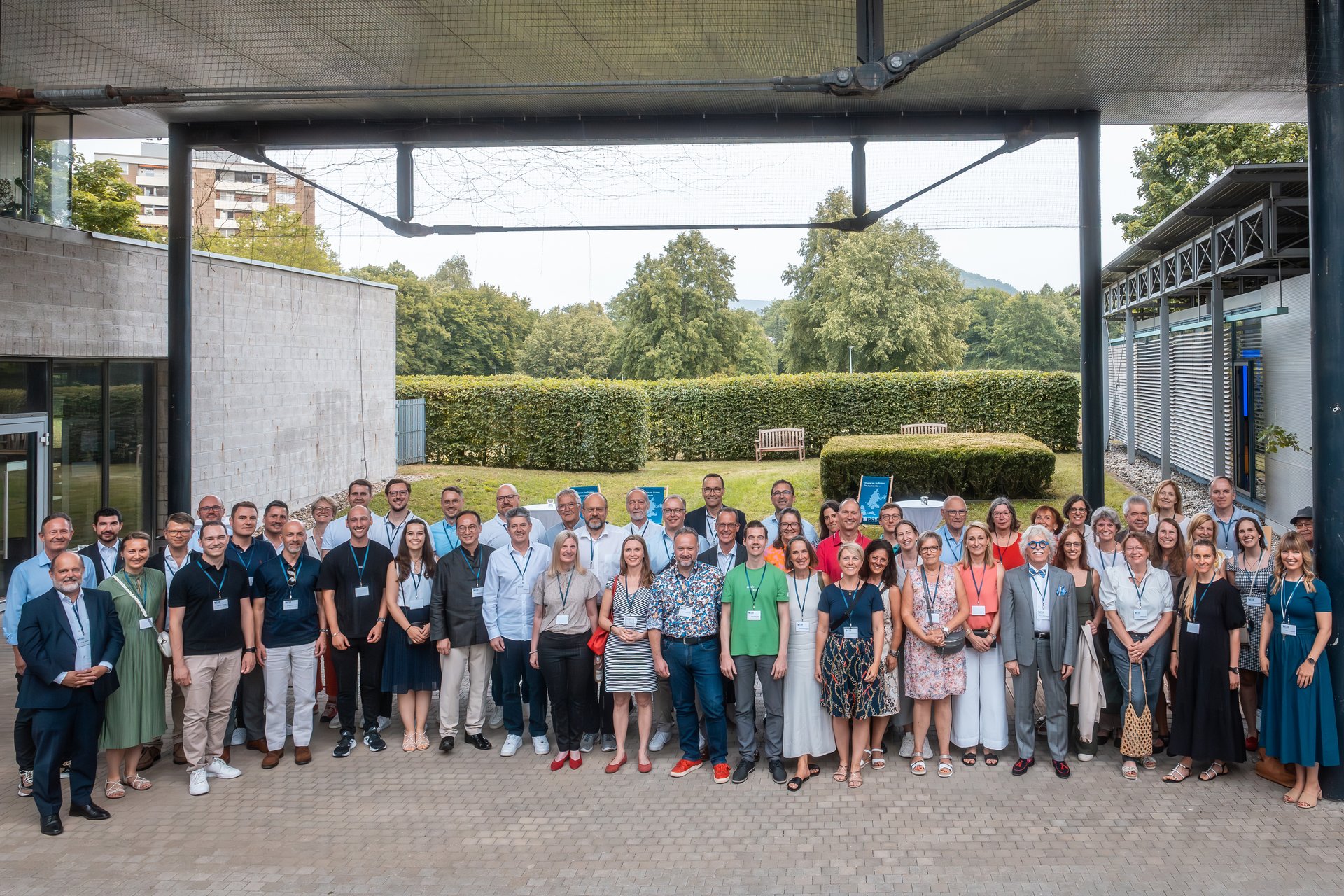 Gruppenfoto mit allen Gästen der Jubiläumsfeier des MBA International Management Part-Time