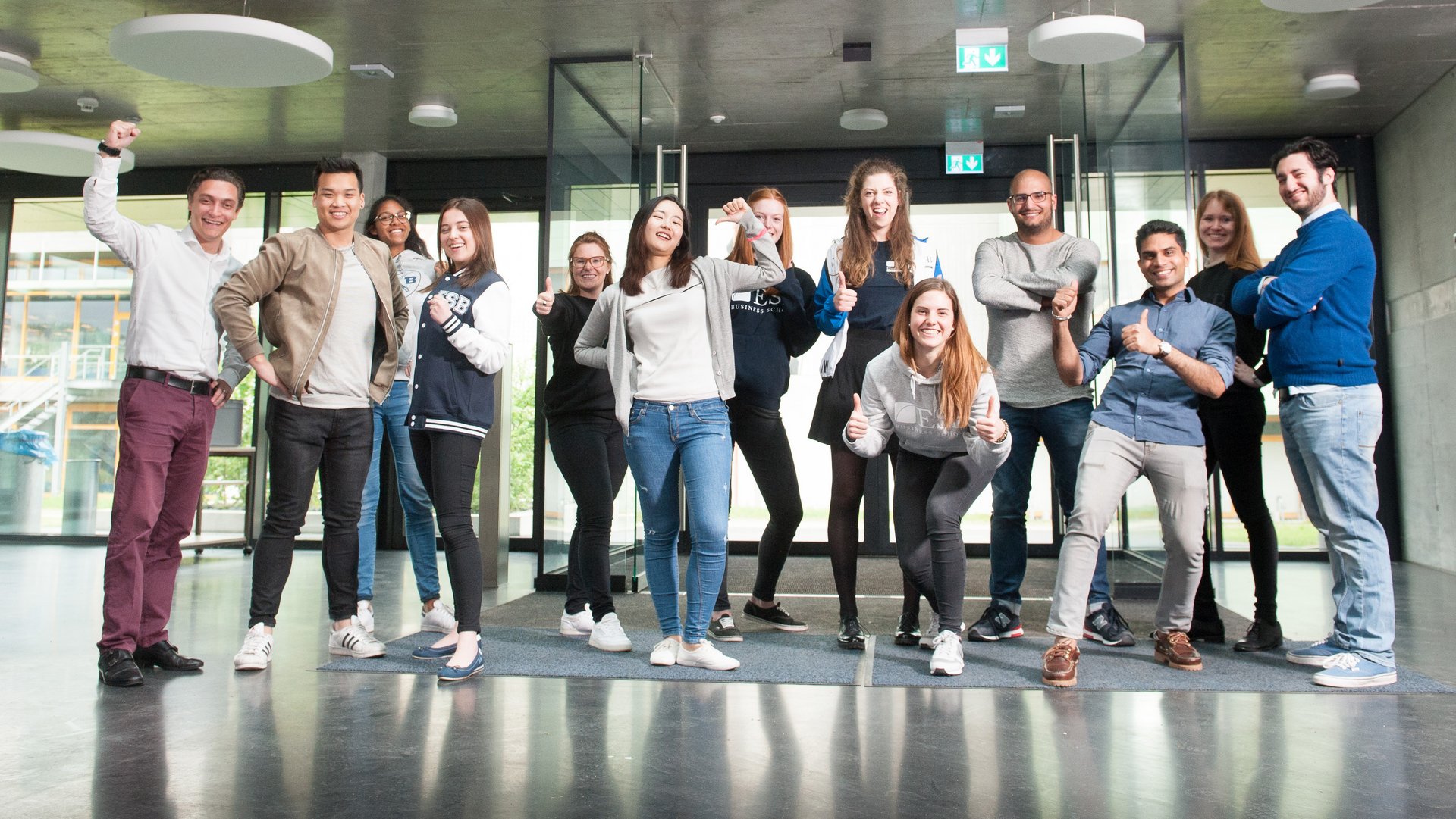 ESB Business School Studenten auf einem Bild in Gebäude 3